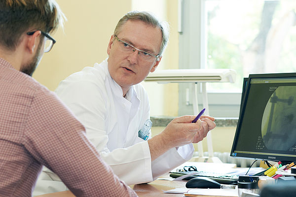 Sprechstunde mit Dr. med. Thomas Lein, Chefarzt der Klinik für Unfallchirurgie und Orthopädie